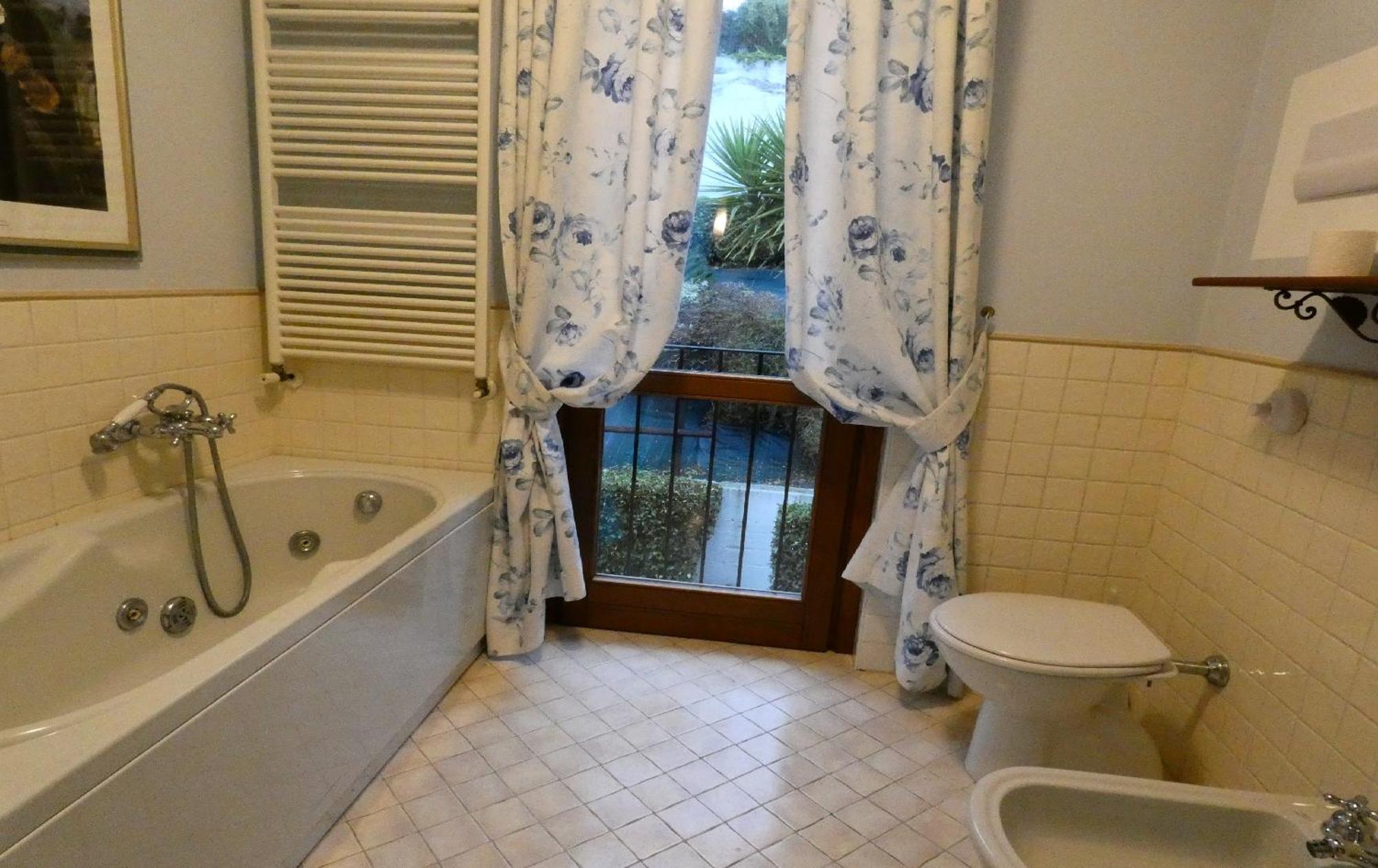 Villa Paradiso Polpenazze del Garda Luaran gambar