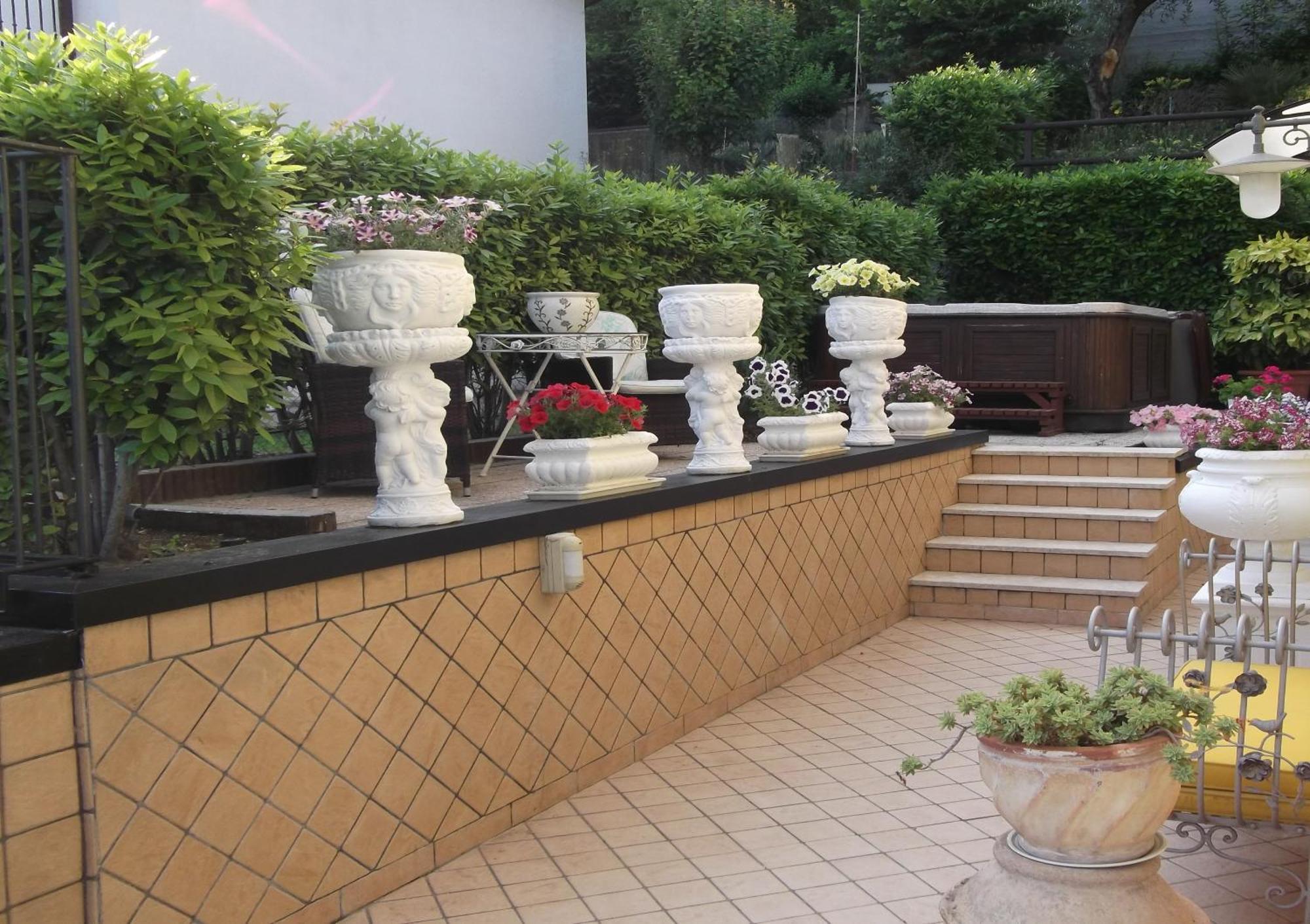 Villa Paradiso Polpenazze del Garda Luaran gambar
